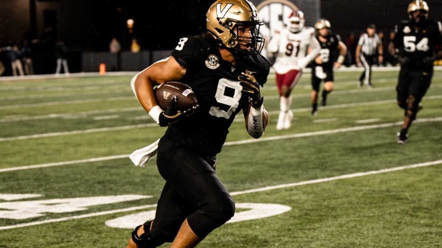 2026 TE Prospects headshot of Eli Stowers